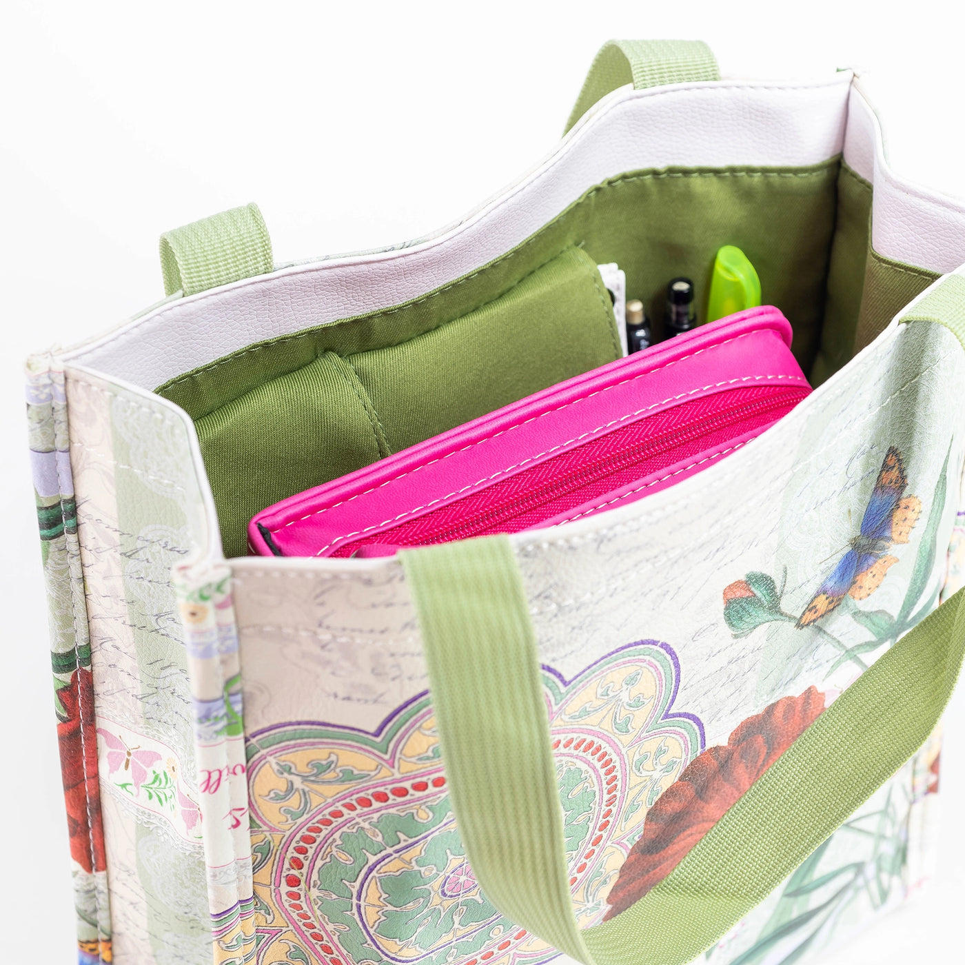 Multiple inside pockets for perfect storage